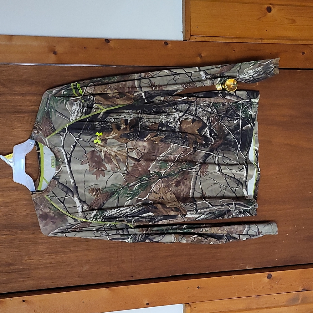 Underarmour Camo Sweatshirt.